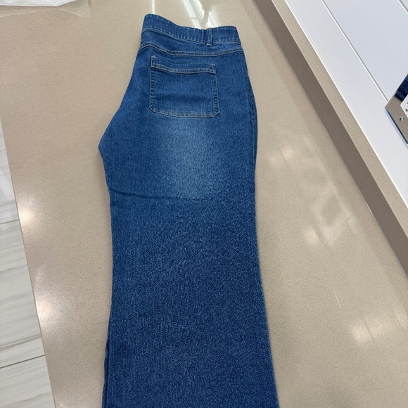 Women's Stretch Pull-On Jeans - Picture 3 of 8